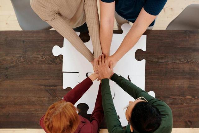 15 Networks You Can Join Simultaneously: Maximize Your Reach